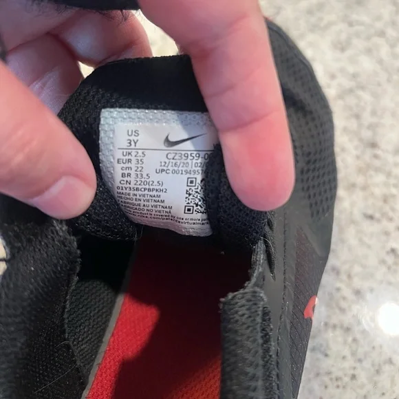 Boys Nike Shoes Size 3 - Picture 3 of 7